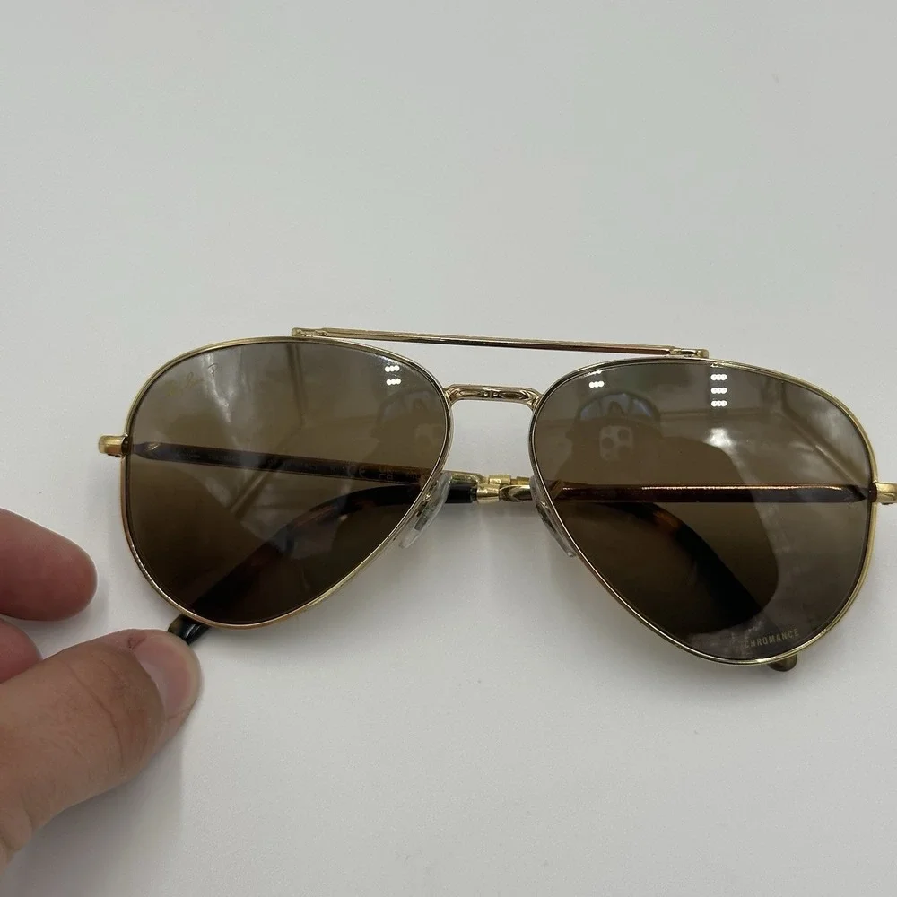 Ray-Ban product pair